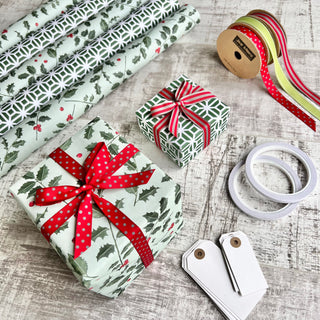 Eco Holly Gift Wrapping Set